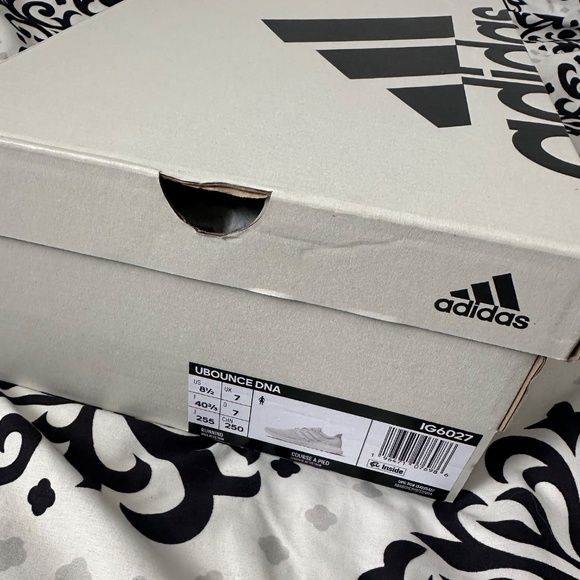 UBOUNCE DNA Adidas Running Shoes - Picture 3 of 4